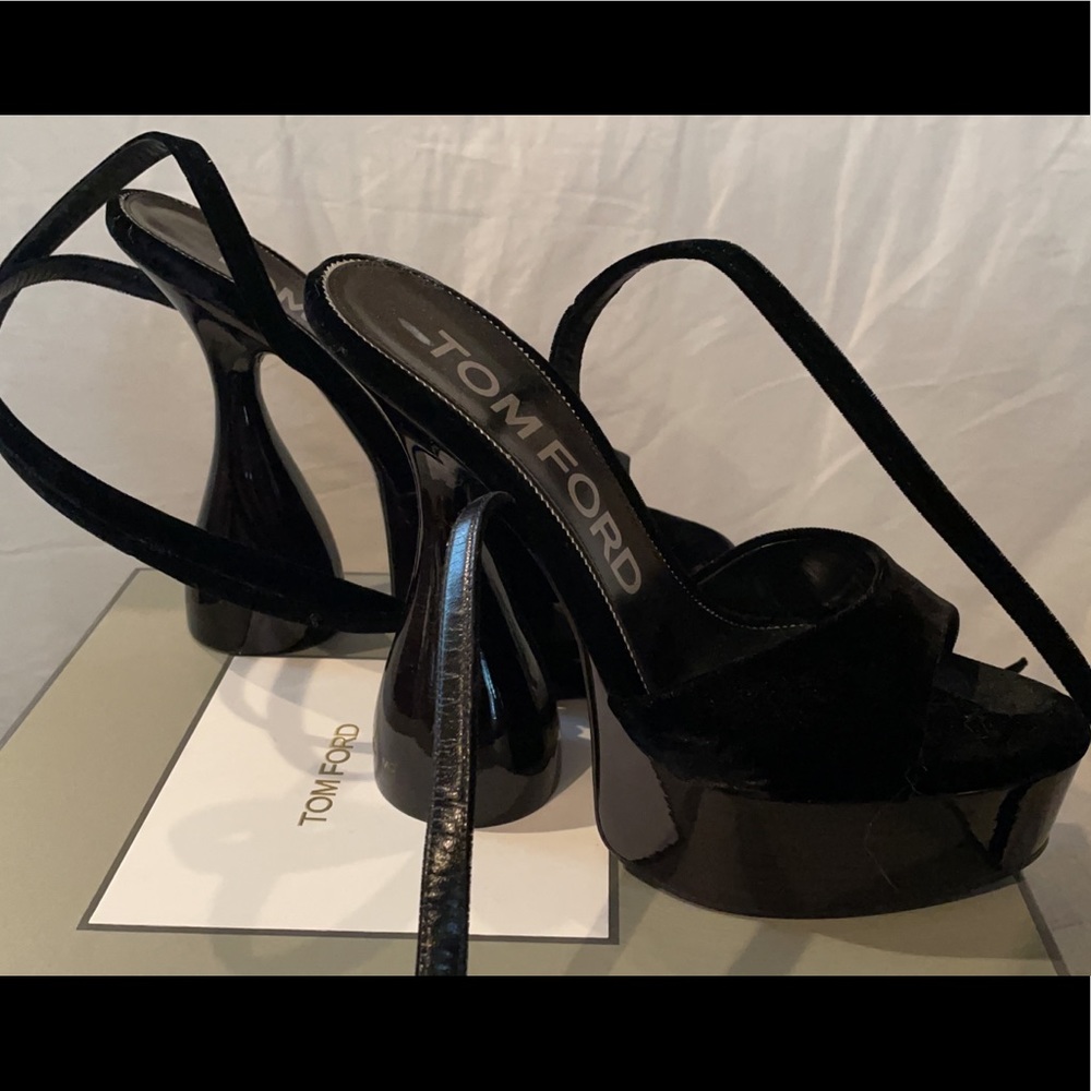 Tom Ford Disco size 42 runs smalll will fit U.S. 9-91/2 Brand New wit box